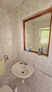 Ein Badezimmer in der Unterkunft Apartment house Berry