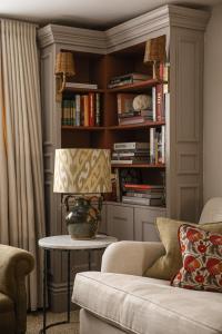 a living room with a couch and a table with a lamp at Plum Bray in Bray