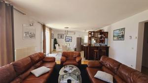 Ein Sitzbereich in der Unterkunft Apartment house Berry