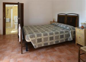 a bedroom with a bed and a bathroom at Villa Pascolo in Costacciaro