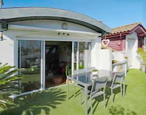 Фотография из галереи L'OASIS - Loft standing - Terrasse Rooftop - Jacuzzi Spa - Parking в городе Байонна