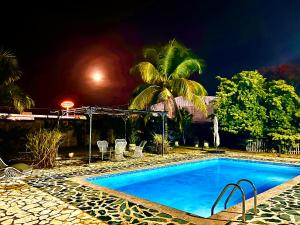 Bazén v ubytování Villa Tobago nebo v jeho okolí