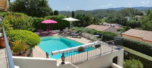Piscina en o cerca de Les Hauts de Carcès