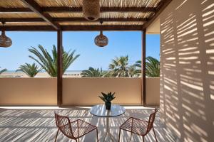 Ein Balkon oder eine Terrasse in der Unterkunft Prasonisi Light House Boutique Hotel