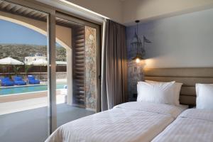 Ein Bett oder Betten in einem Zimmer der Unterkunft Prasonisi Light House Boutique Hotel