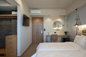 Ein Bett oder Betten in einem Zimmer der Unterkunft Prasonisi Light House Boutique Hotel