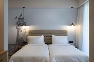 Ein Bett oder Betten in einem Zimmer der Unterkunft Prasonisi Light House Boutique Hotel