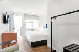 Postel nebo postele na pokoji v ubytování Grove Hotel