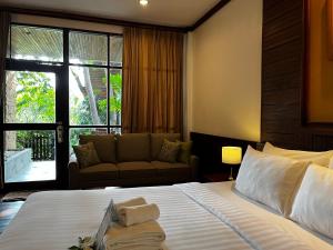 Ein Bett oder Betten in einem Zimmer der Unterkunft Green Papaya Beach Resort, Koh Phangan
