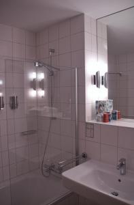 Koupelna v ubytování Hotel Quellenhof + 36 fotografií