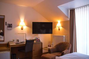 TV a/nebo společenská místnost v ubytování Hotel Quellenhof