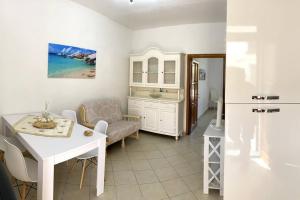 Η κουζίνα ή μικρή κουζίνα στο Casa Osiride con giardino privato e barbecue +8 φωτογραφίες