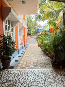 a cobblestone walkway outside of a building with plants at SkyView Villa in Candolim