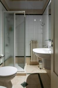 Ett badrum på Suite Paisiello