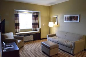 Posezení v ubytování Microtel Inn and Suites Pecos