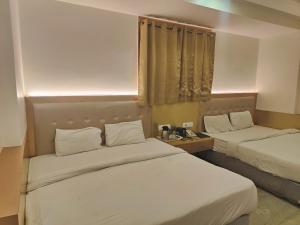 Postel nebo postele na pokoji v ubytování Hotel Nirmal Mahal - Paharganj - New Delhi