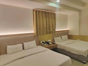 Postel nebo postele na pokoji v ubytování Hotel Nirmal Mahal - Paharganj - New Delhi
