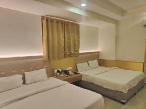 Postel nebo postele na pokoji v ubytování Hotel Nirmal Mahal - Paharganj - New Delhi