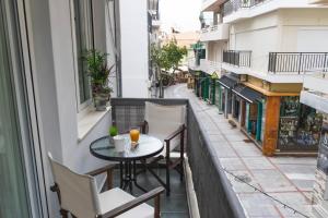 an apartment balcony with a table and chairs at Cozy Central Home Heraklion in Heraklio Town