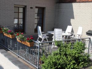 a group of white chairs and a table on a fence at Ferienwohnung Marquis in Bad Sobernheim