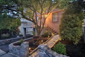 Zahrada ubytování Entire Modern 1 Fam house/ 7 min walk to NYC Train
