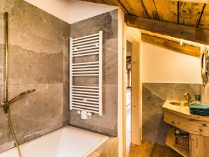 Kúpeľňa v ubytovaní Apartment Mein Kraftplatz - Private Retreat by Daisy's Yoga Garden