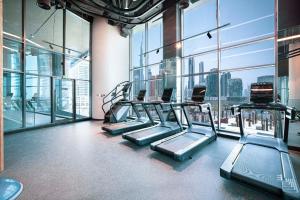 Fitness centrum a/nebo fitness zařízení v ubytování The Suite Dubai 15 Northside Luxury Living
