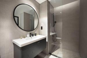 Koupelna v ubytování The Suite Dubai 15 Northside Luxury Living