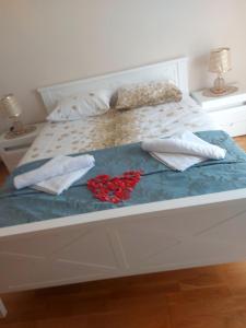 Postel nebo postele na pokoji v ubytování Deluxe Double Room with Garage FiS