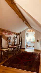 a living room with two chairs and a rug at Cà Sardi in Venice