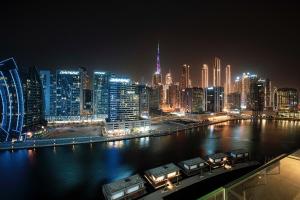 Nespecifikovaný výhled na destinaci Dubaj nebo výhled na město při pohledu z apartmánu