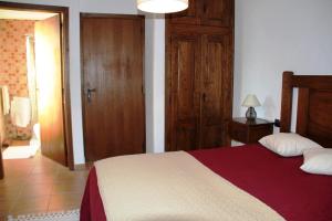 Uma cama ou camas num quarto em Alojamento Rural Casa da Eira