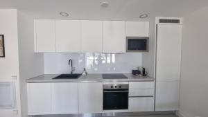 A kitchen or kitchenette at Casilla de Costa Luxury home