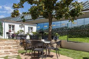 A garden outside Nova Compostela Apartments