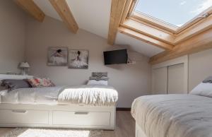 A bed or beds in a room at Nova Compostela Apartments