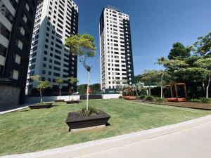 Zahrada ubytování Apartamento moderno no MaxHaus Praia Brava, Piscinas, Playground e Academia