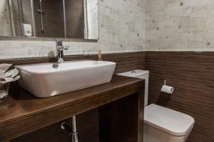 A bathroom at Nova Compostela Apartments