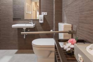A bathroom at Nova Compostela Apartments