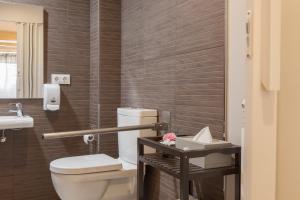 A bathroom at Nova Compostela Apartments