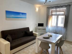 Posezení v ubytování La Perla Casa Iside con 2 camere, giardino privato