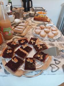 Jedlo v ubytovaní bed & breakfast alebo blízkom okolí