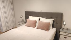 Letto o letti in una camera di Zeezicht vanop het 6 de verdiep