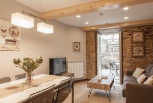 A television and/or entertainment centre at Nova Compostela Apartments