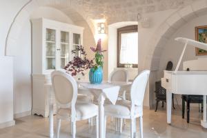 A seating area at Trulli Ericla Luxury