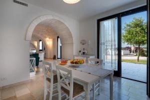 A kitchen or kitchenette at Trulli Ericla Luxury