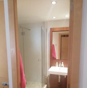 Kúpeľňa v ubytovaní Apartamento en 1ª linea de mar con excepcionales vistas a la bahia en Sant Antoni de Calonge
