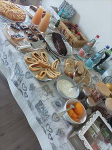 Jedlo v ubytovaní bed & breakfast alebo blízkom okolí