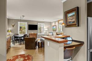 TV a/nebo společenská místnost v ubytování The Marsh House home + 36 fotografií