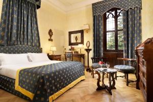 Posteľ alebo postele v izbe v ubytovaní Castello Dal Pozzo Resort Lago Maggiore - Preferred Hotels & Resorts + 37 fotografií