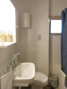 Konstantina's Center Apartment tesisinde bir banyo